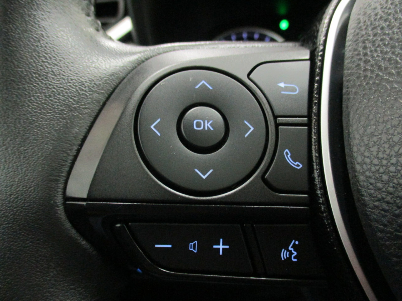 Used 2021 Toyota RAV4 XLE Premium image 29