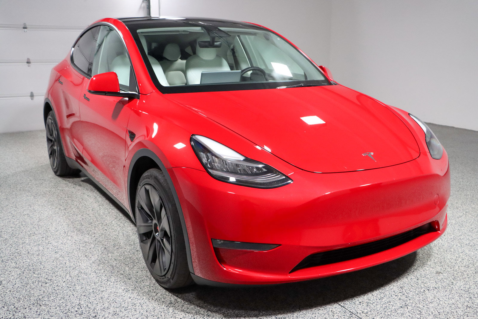Used 2023 Tesla Model Y AWD image 5