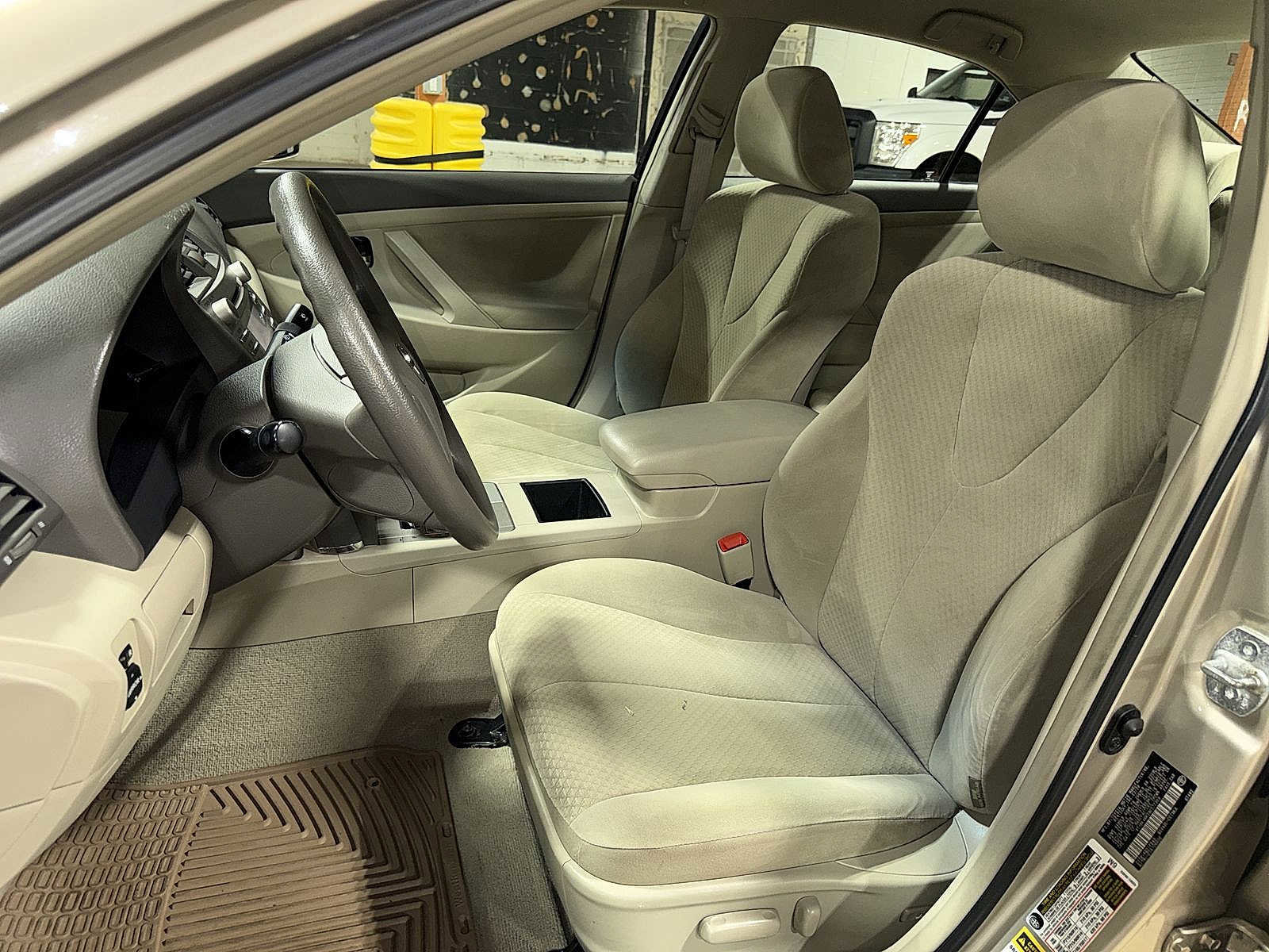 Used 2009 Toyota Camry LE FWD image 15