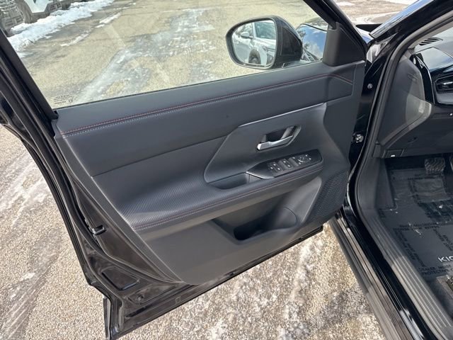 New 2026 Nissan Kicks SR image 39