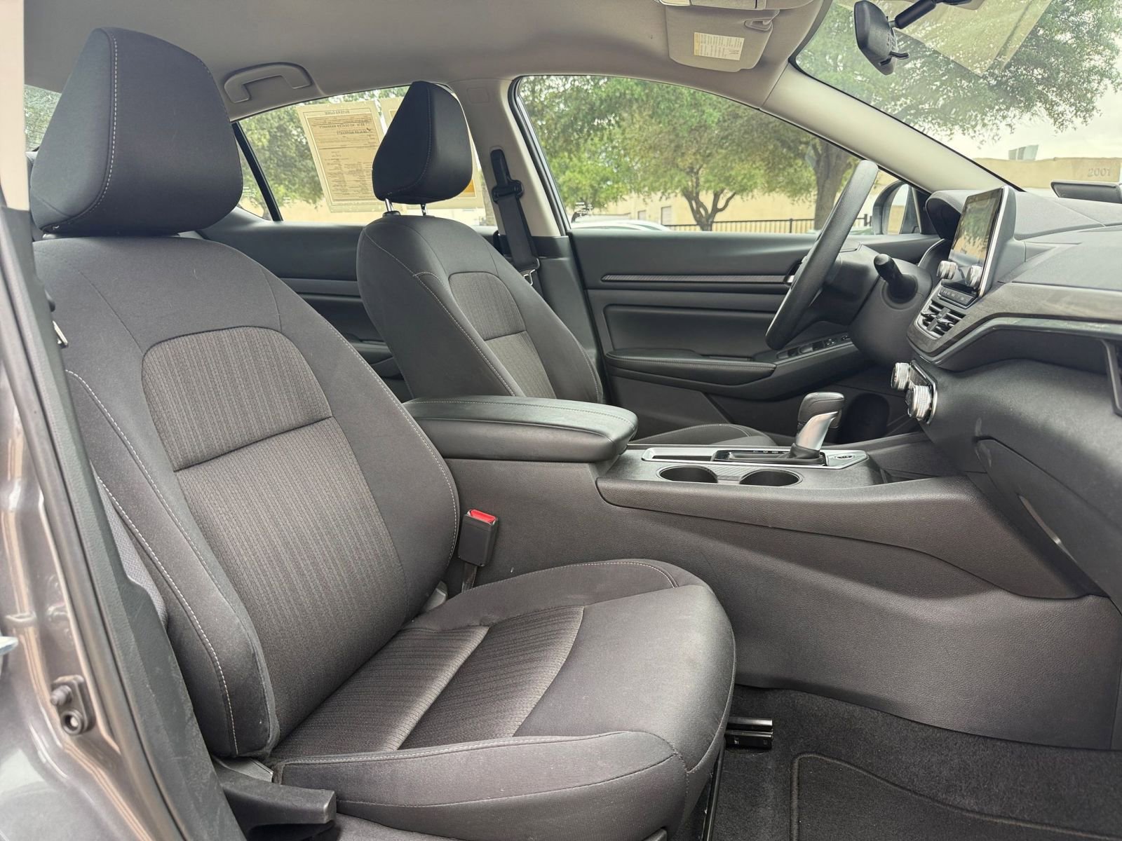 Used 2025 Nissan Altima 2.5 SV FWD image 37