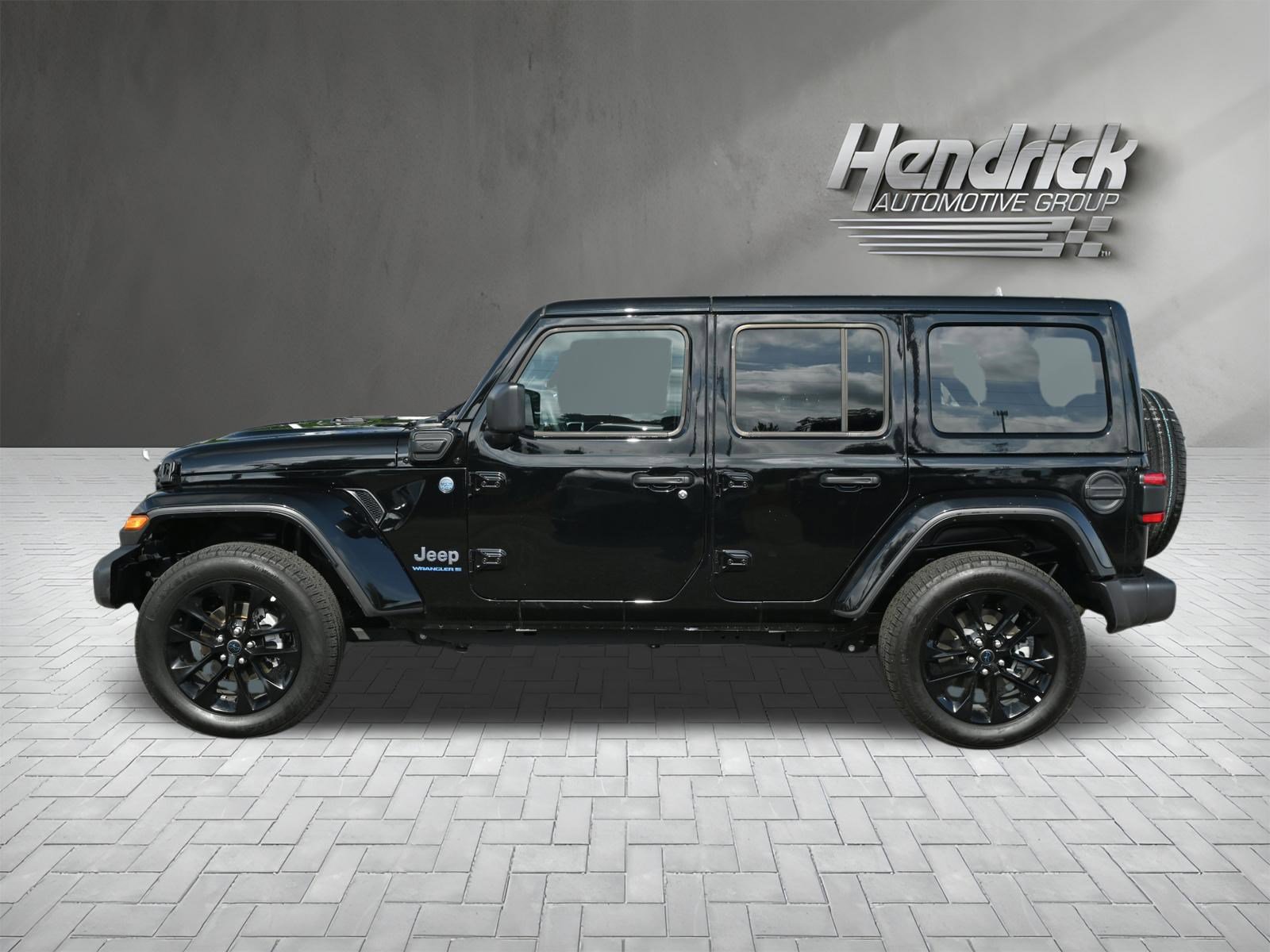 Used 2025 Jeep Wrangler Unlimited Sahara w/ Safety Group AWD/4WD image 7