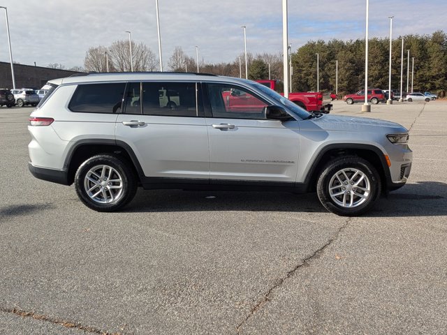 Used 2022 Jeep Grand Cherokee L Laredo w/ Luxury Tech Group I image 3