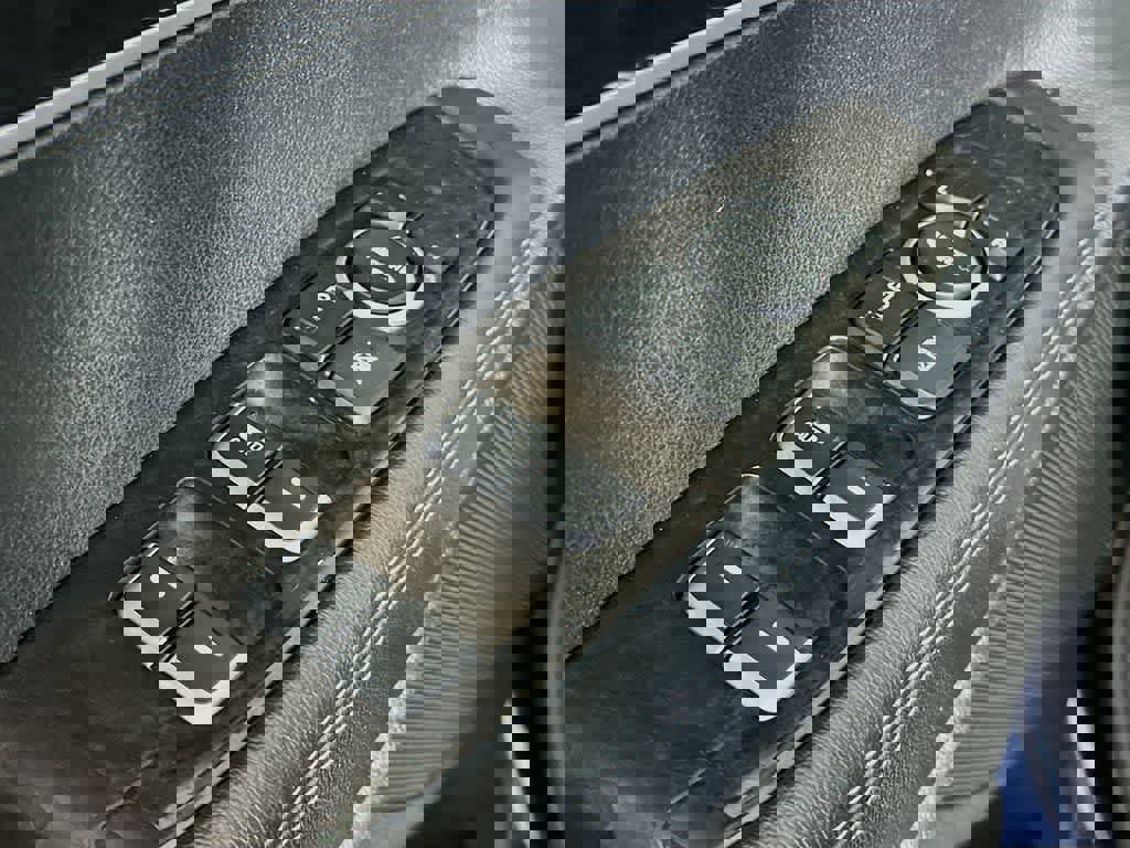 Used 2016 Kia Sorento LX image 28