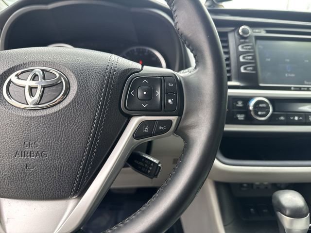 Used 2019 Toyota Highlander XLE FWD image 18