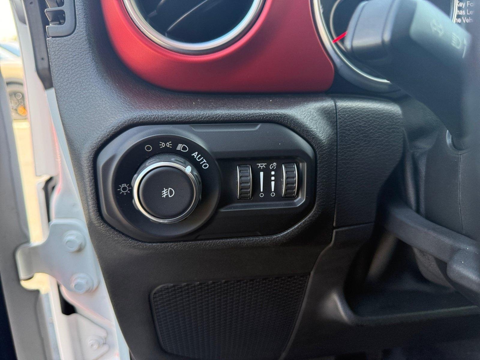 Used 2021 Jeep Wrangler Unlimited Rubicon w/ Cold Weather Group AWD/4WD image 27