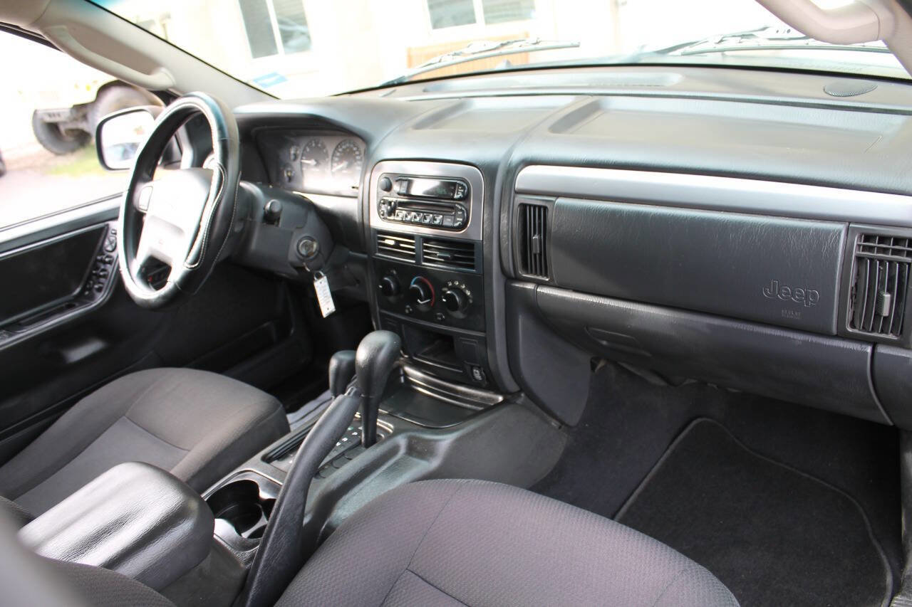 Used 2004 Jeep Grand Cherokee Laredo w/ Convenience Group AWD/4WD image 31