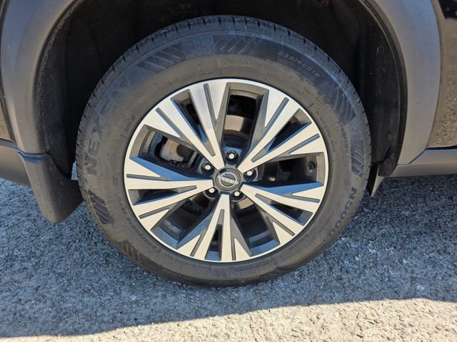 Used 2022 Nissan Rogue SV w/ SV Premium Package image 11