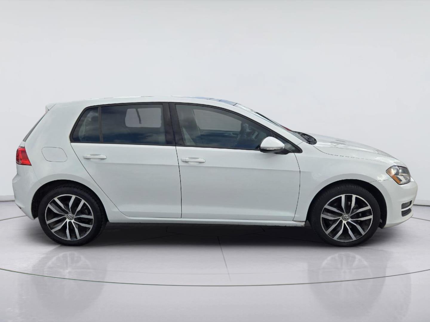 Used 2017 Volkswagen Golf SE FWD image 4