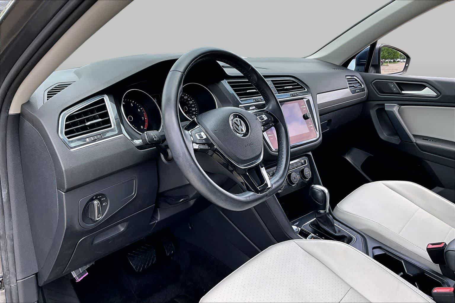 Used 2019 Volkswagen Tiguan SE w/ Panoramic Sunroof Package FWD image 15
