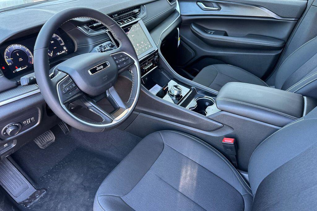 New 2026 Jeep Grand Cherokee L 4WD image 10