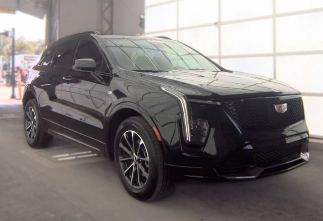 Used 2024 Cadillac XT4 Sport w/ Active Safety Package FWD image 4