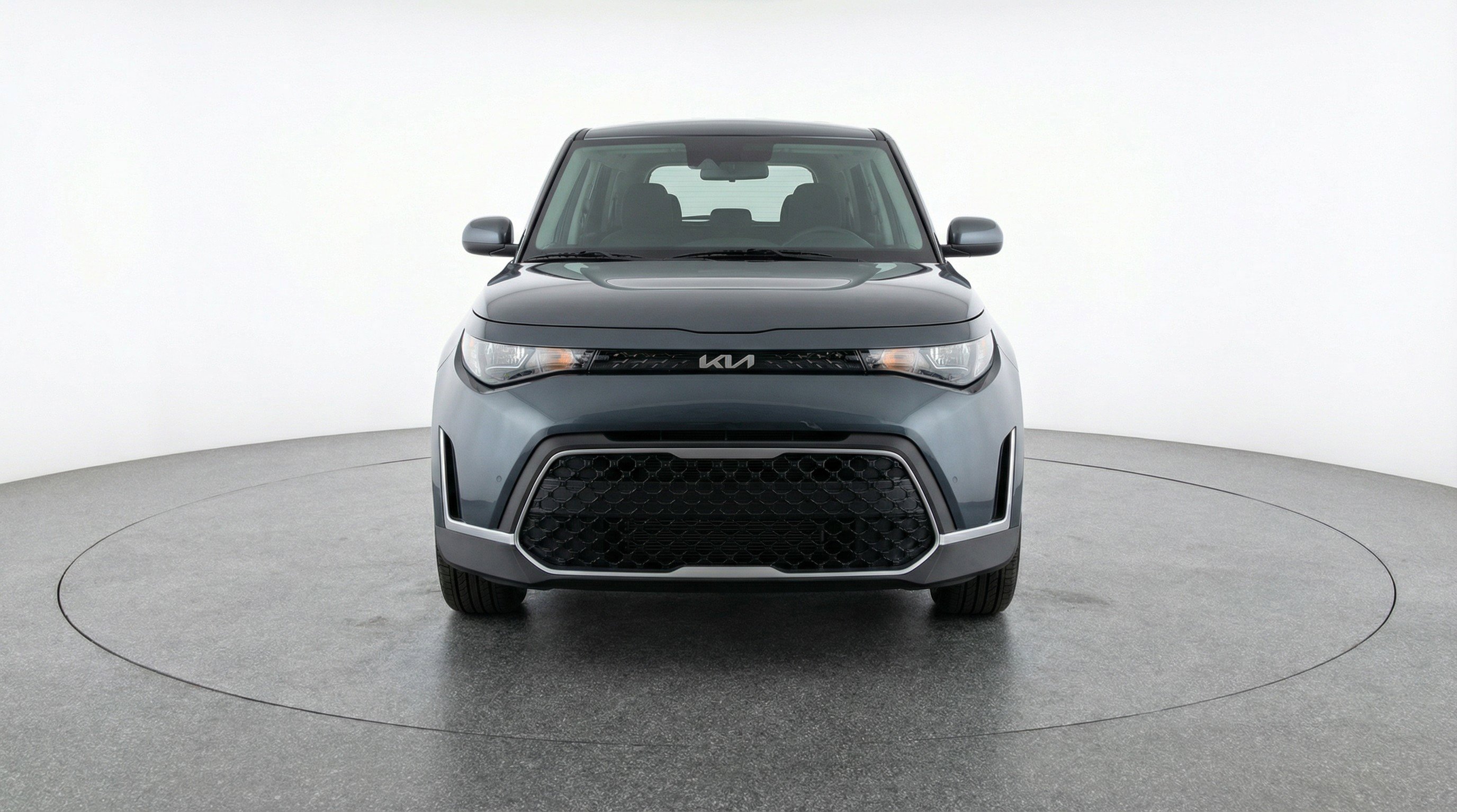 Used 2025 Kia Soul LX w/ LX Technology Package FWD image 2