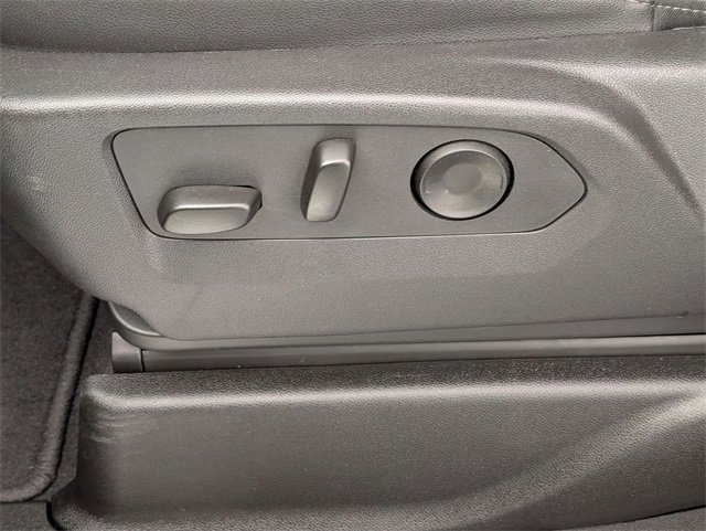 Used 2025 Chevrolet Suburban Z71 image 14