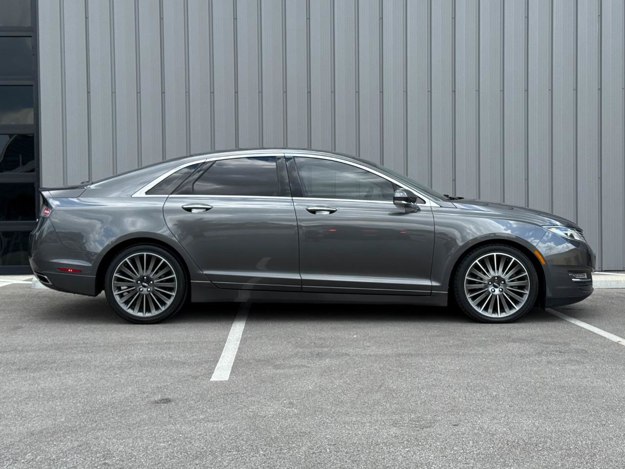 Used 2016 Lincoln MKZ Reserve w/ Equipment Group 300A Reserve AWD/4WD image 4