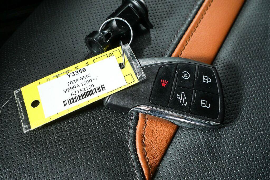 Used 2024 GMC Sierra 1500 AT4 w/ Technology Package AWD/4WD image 38