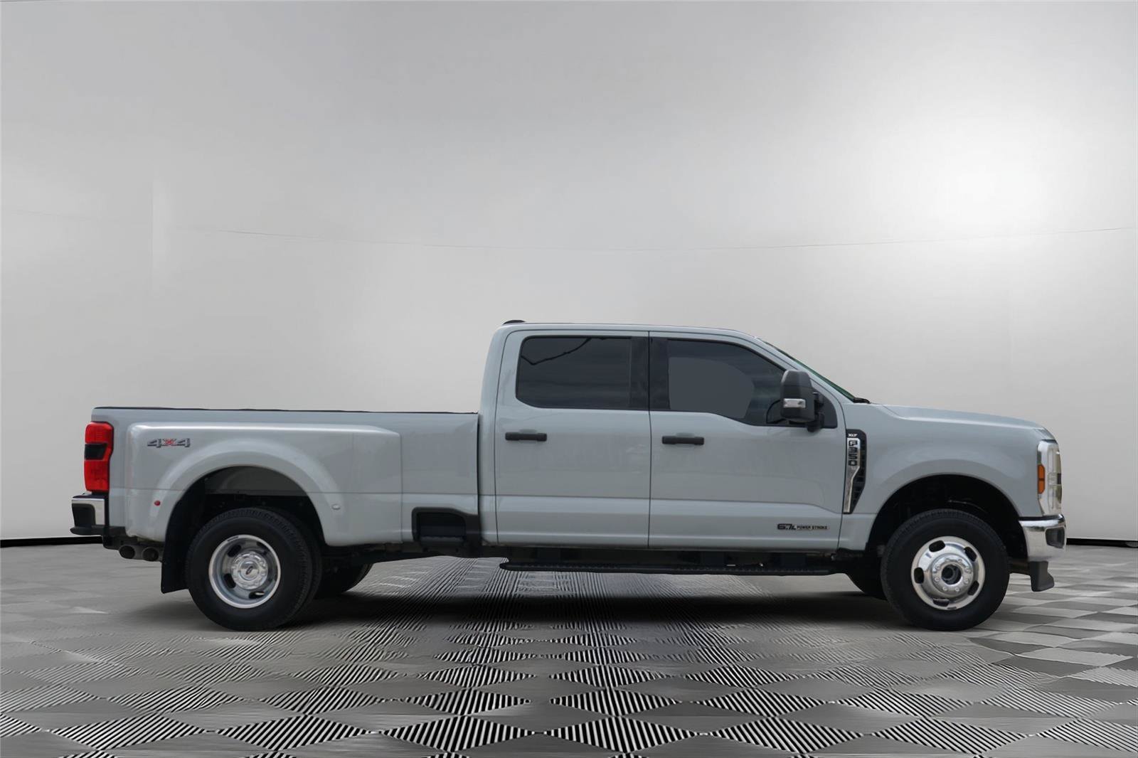 Used 2025 Ford F350 XLT w/ 360-Degree Camera Package AWD/4WD image 4