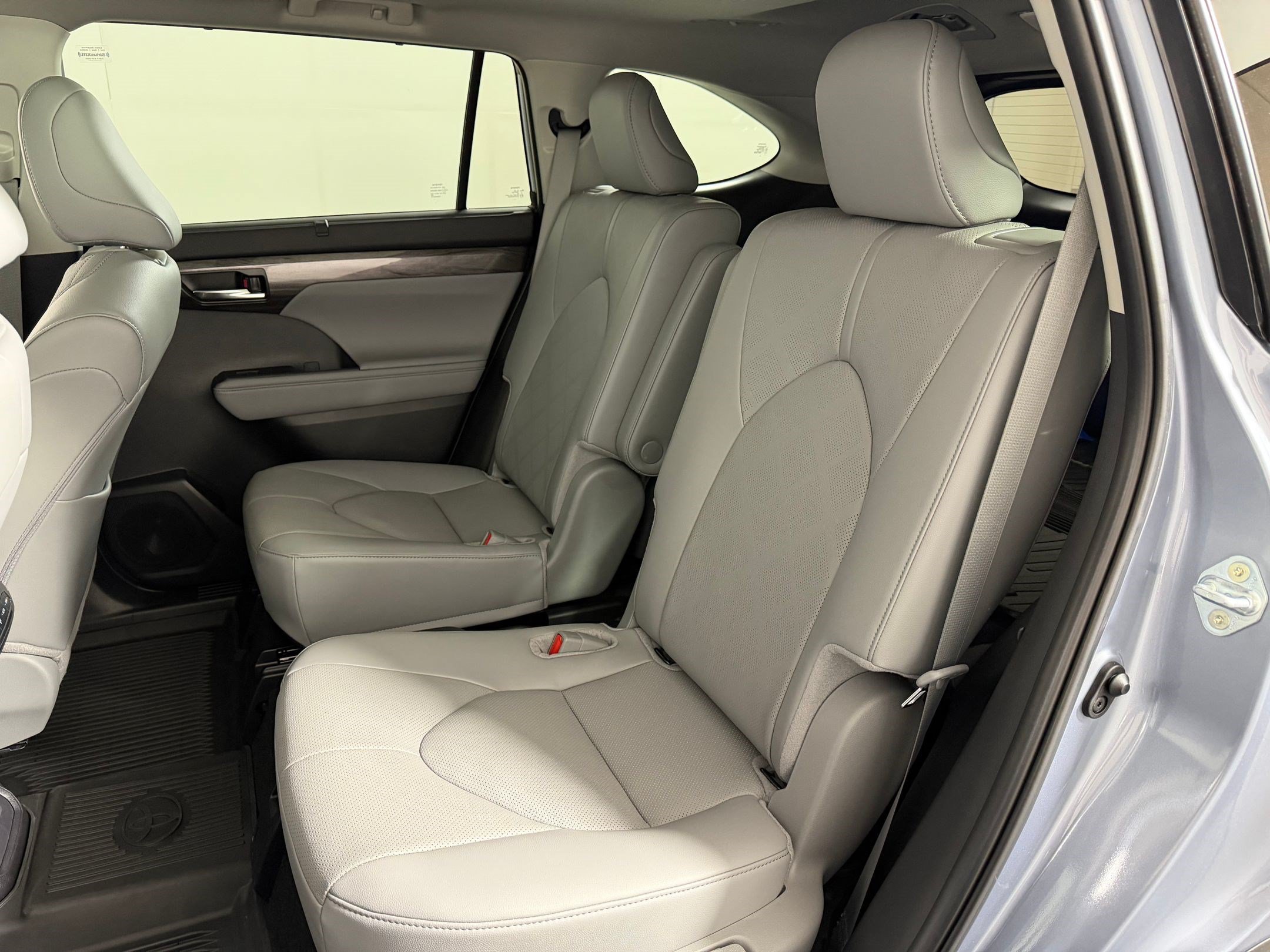 Used 2024 Toyota Highlander Platinum FWD image 18