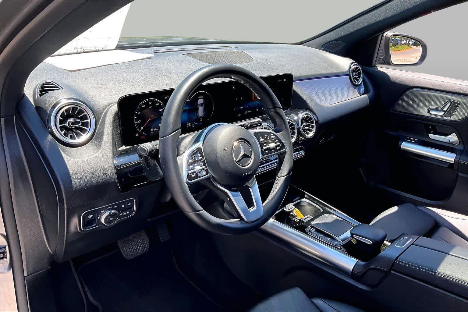 Used 2023 Mercedes-Benz GLA 250 4MATIC w/ Premium Package image 18