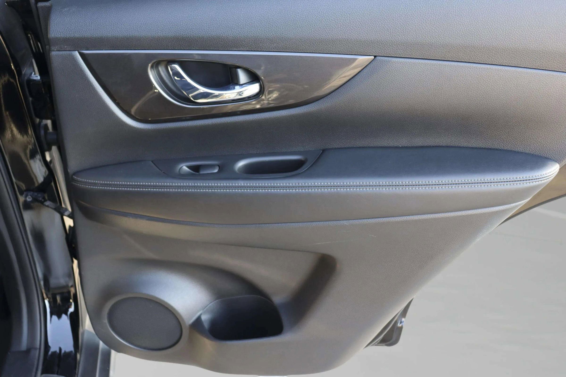 Used 2019 Nissan Rogue SV w/ Premium Package FWD image 30