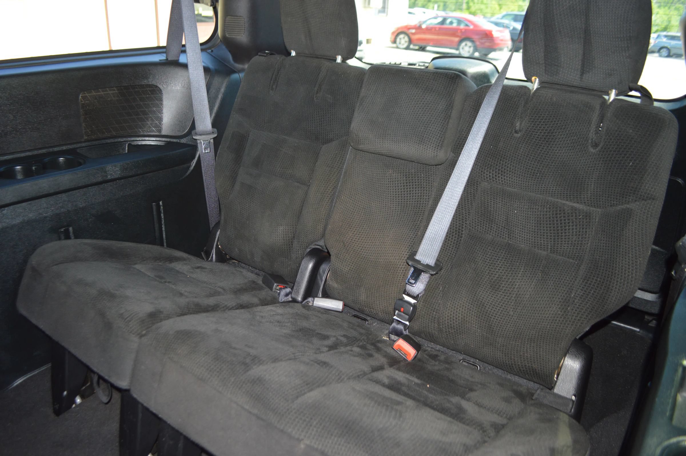 Used 2016 Dodge Grand Caravan SXT w/ UConnect Hands-Free Group FWD image 18