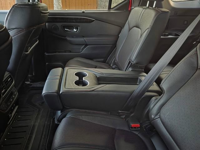 Used 2025 Honda Pilot Black Edition image 14