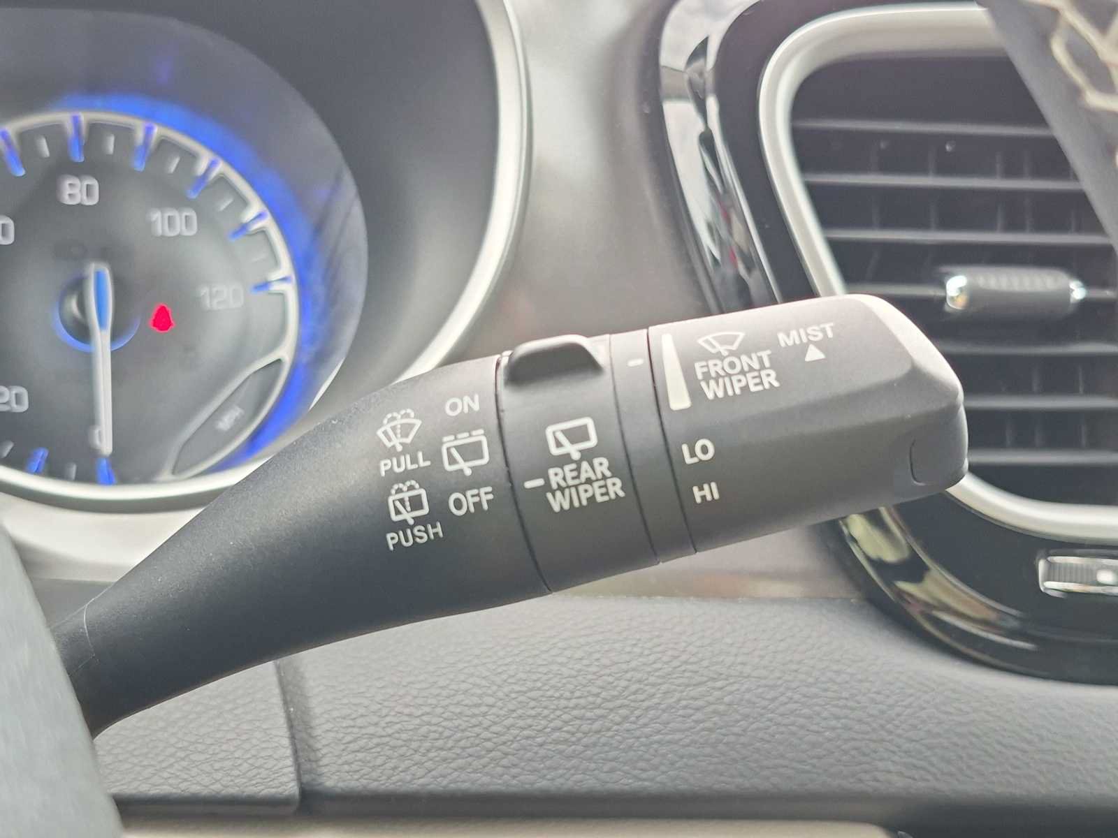 Used 2024 Chrysler Pacifica Touring-L FWD image 25