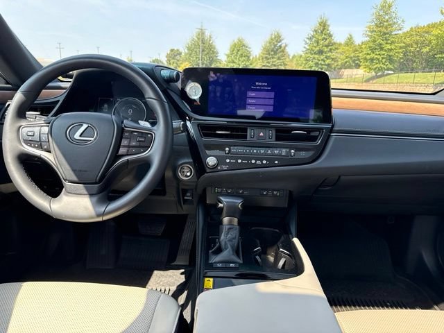 Used 2025 Lexus ES 300h w/ Premium Package FWD image 34