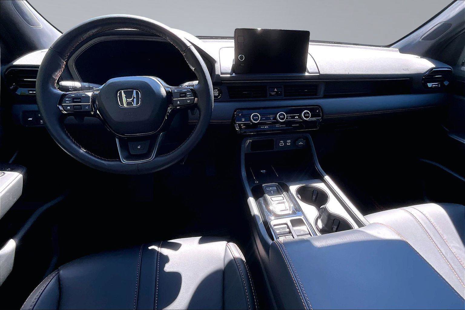 Used 2025 Honda Pilot TrailSport image 17