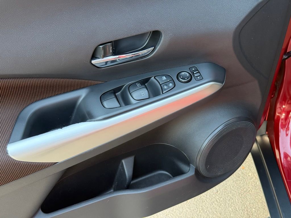 Used 2020 Nissan Kicks SR image 11