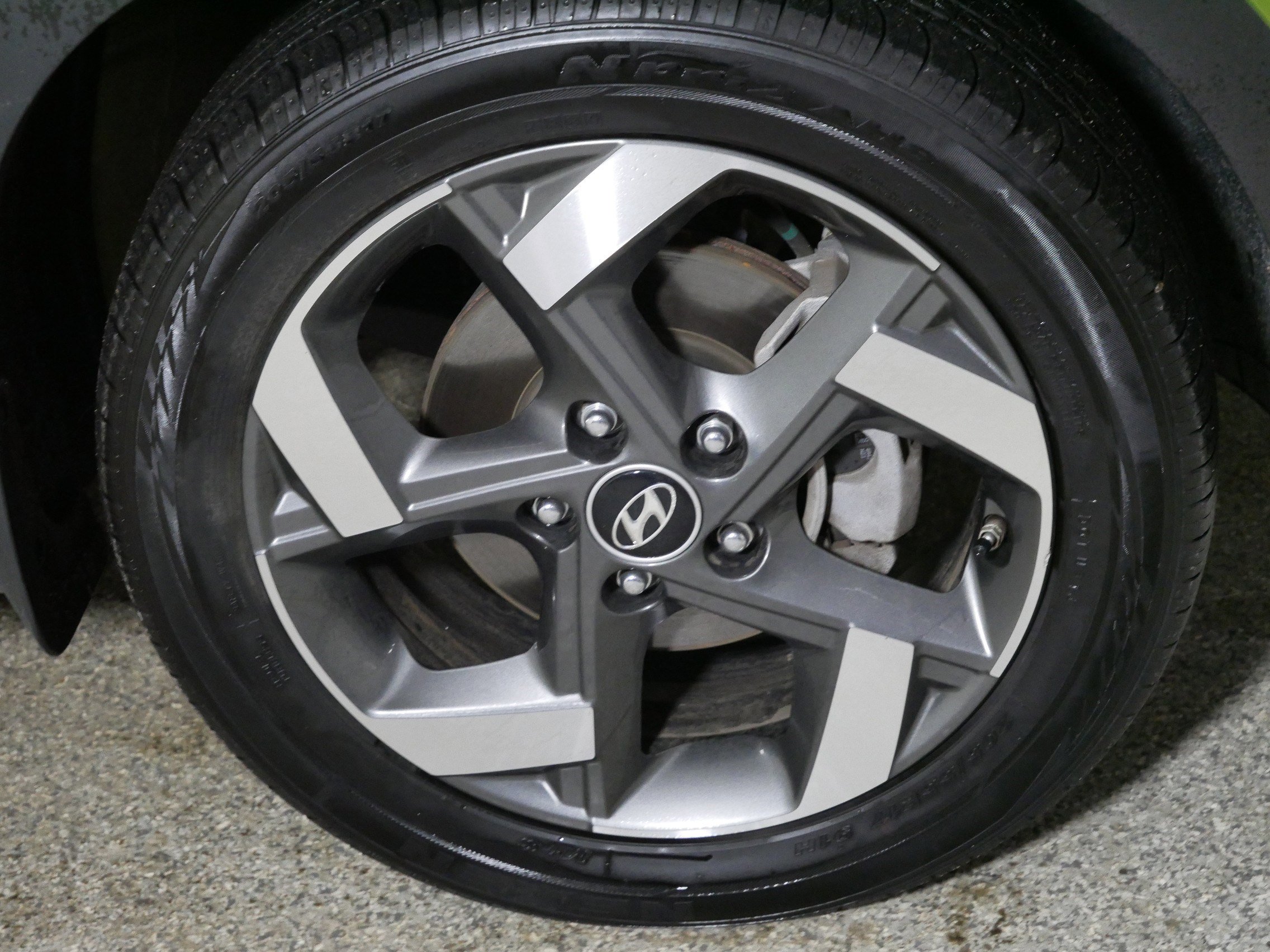 Used 2023 Hyundai Venue SEL image 15