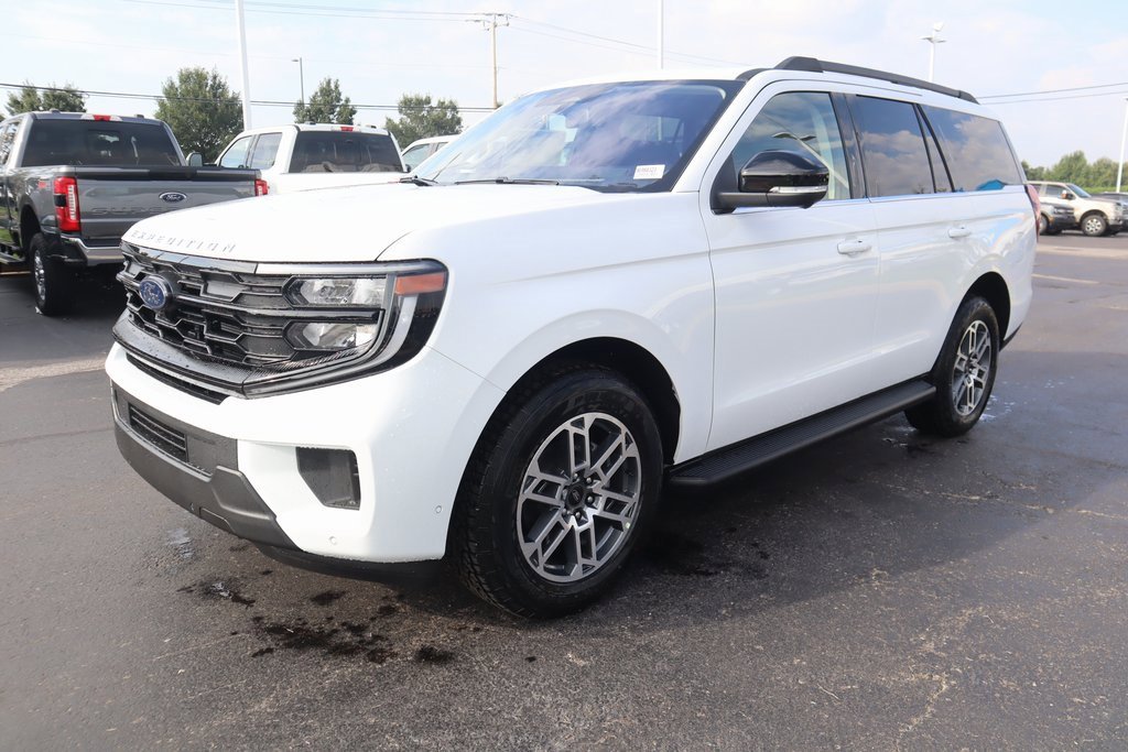 New 2025 Ford Expedition Active image 11