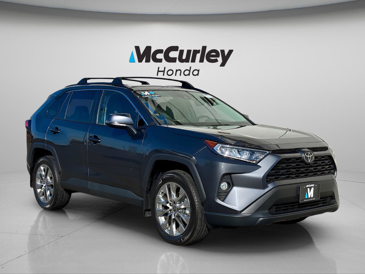 Used 2021 Toyota RAV4 XLE Premium w/ Carpet Mat Package (TMS) FWD image 1