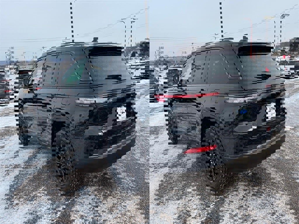 New 2026 Jeep Grand Cherokee Altitude image 4