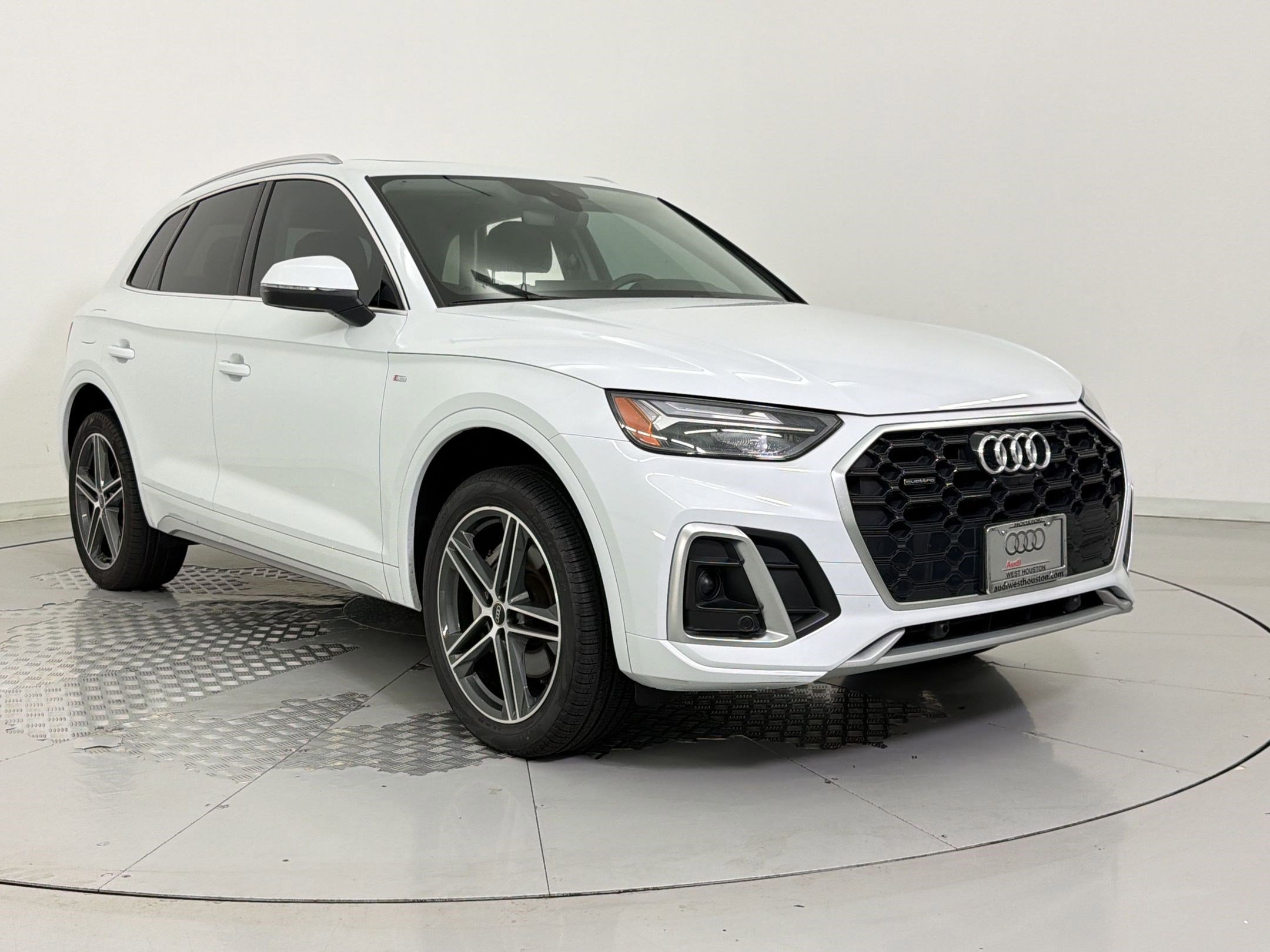 Certified 2024 Audi Q5 e Premium Plus AWD/4WD image 7