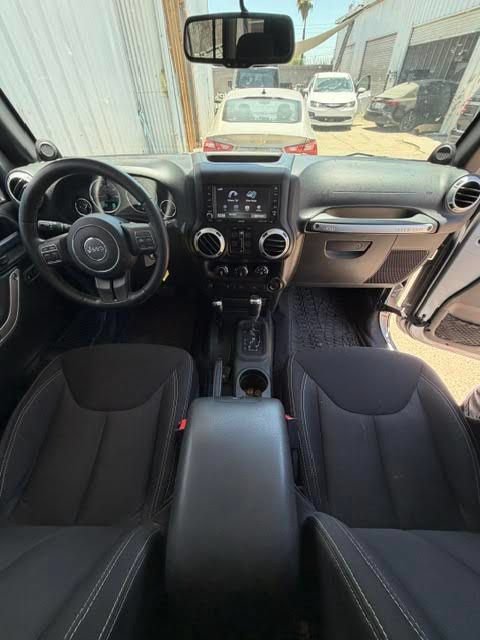 Used 2014 Jeep Wrangler Unlimited Rubicon w/ Connectivity Group AWD/4WD image 9