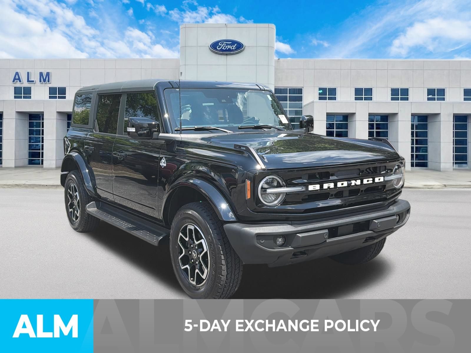 Used 2025 Ford Bronco Outer Banks AWD/4WD image 3