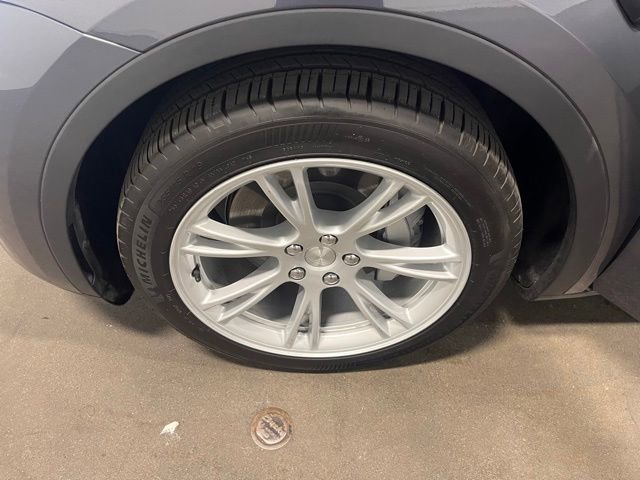 Used 2023 Tesla Model Y Long Range image 29