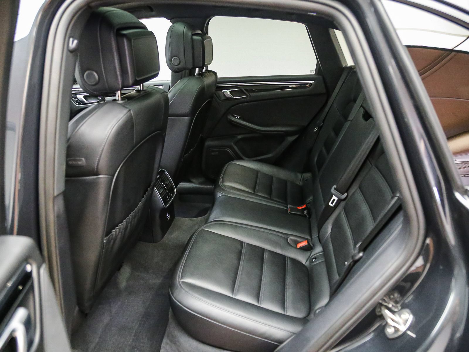 Certified 2026 Porsche Macan AWD/4WD image 23