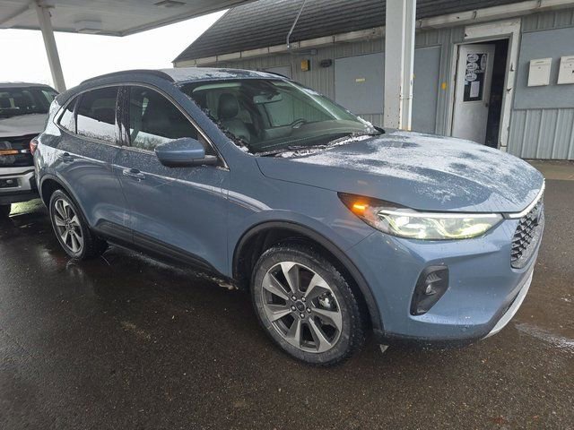 Used 2024 Ford Escape Platinum image 2