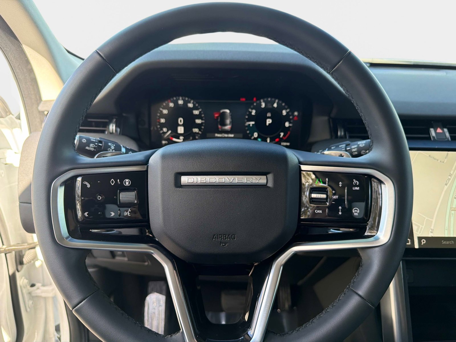 Used 2025 Land Rover Discovery Sport S image 47