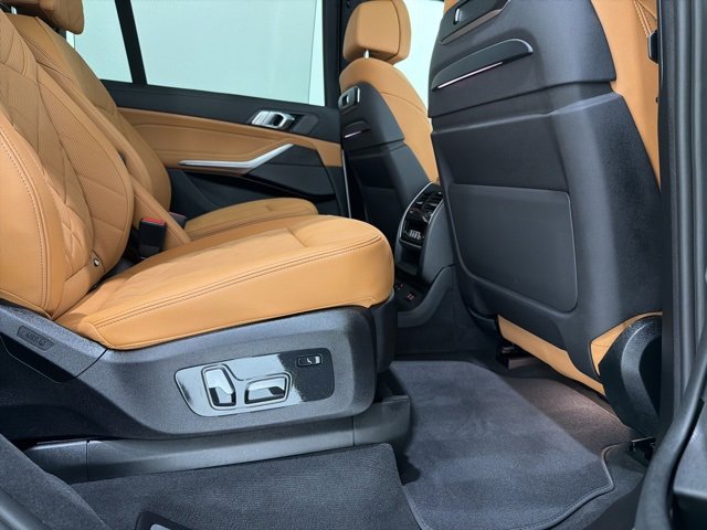 Certified 2024 BMW X7 xDrive40i w/ M Sport Package image 25