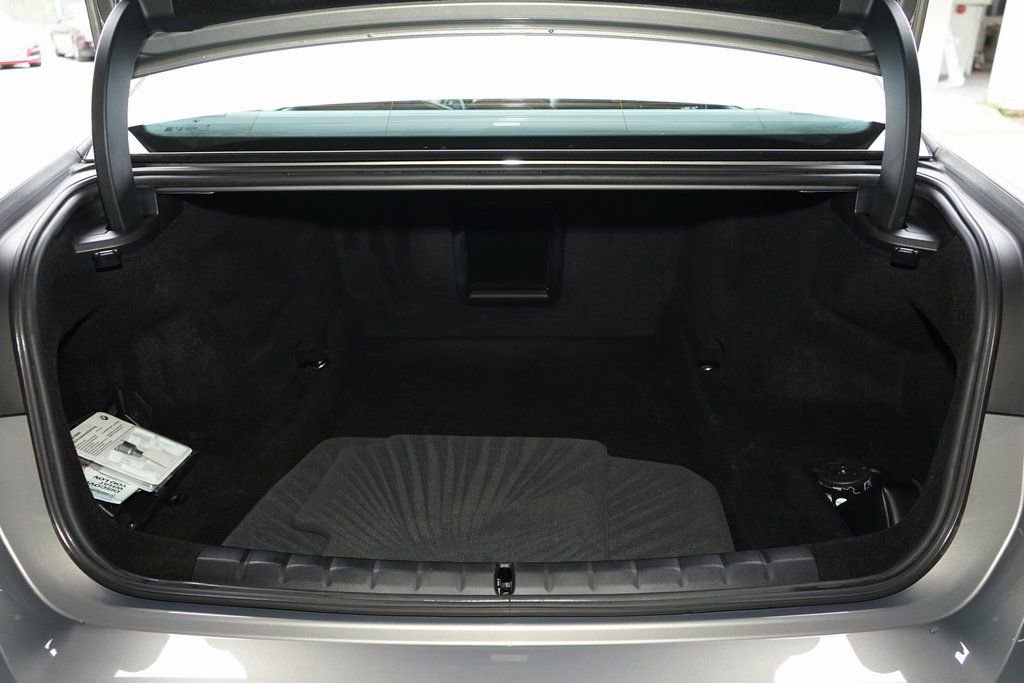 Used 2023 BMW 740i w/ Executive Package image 33