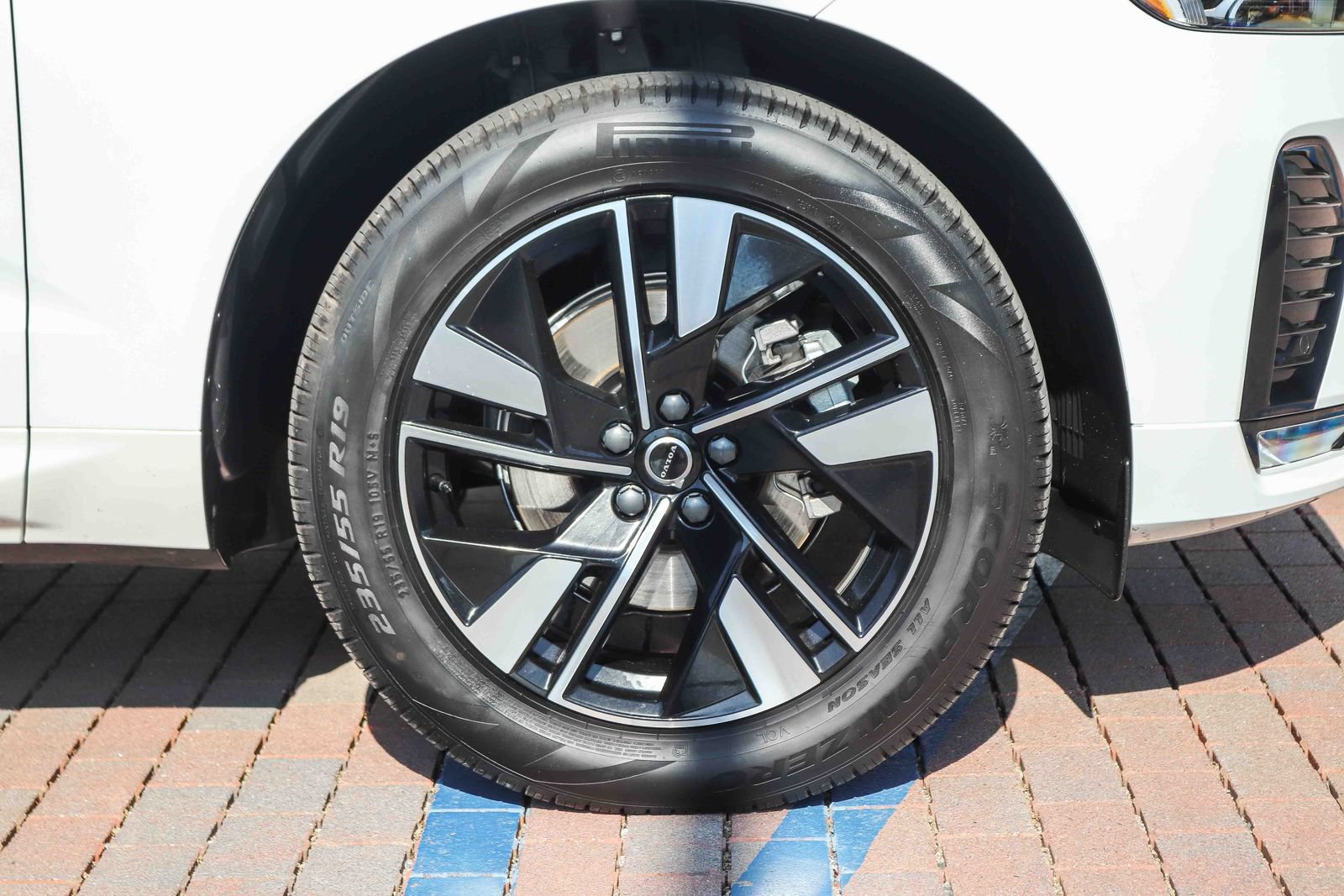Certified 2026 Volvo XC60 B5 Core AWD/4WD image 10