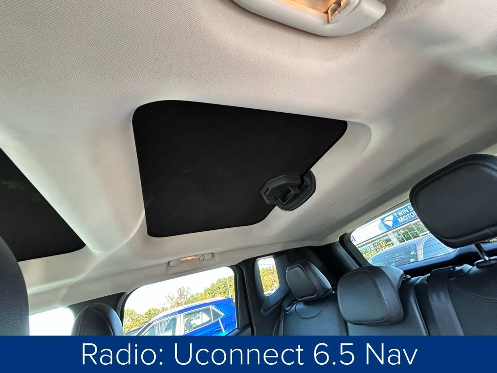 Used 2017 Jeep Renegade Limited image 19