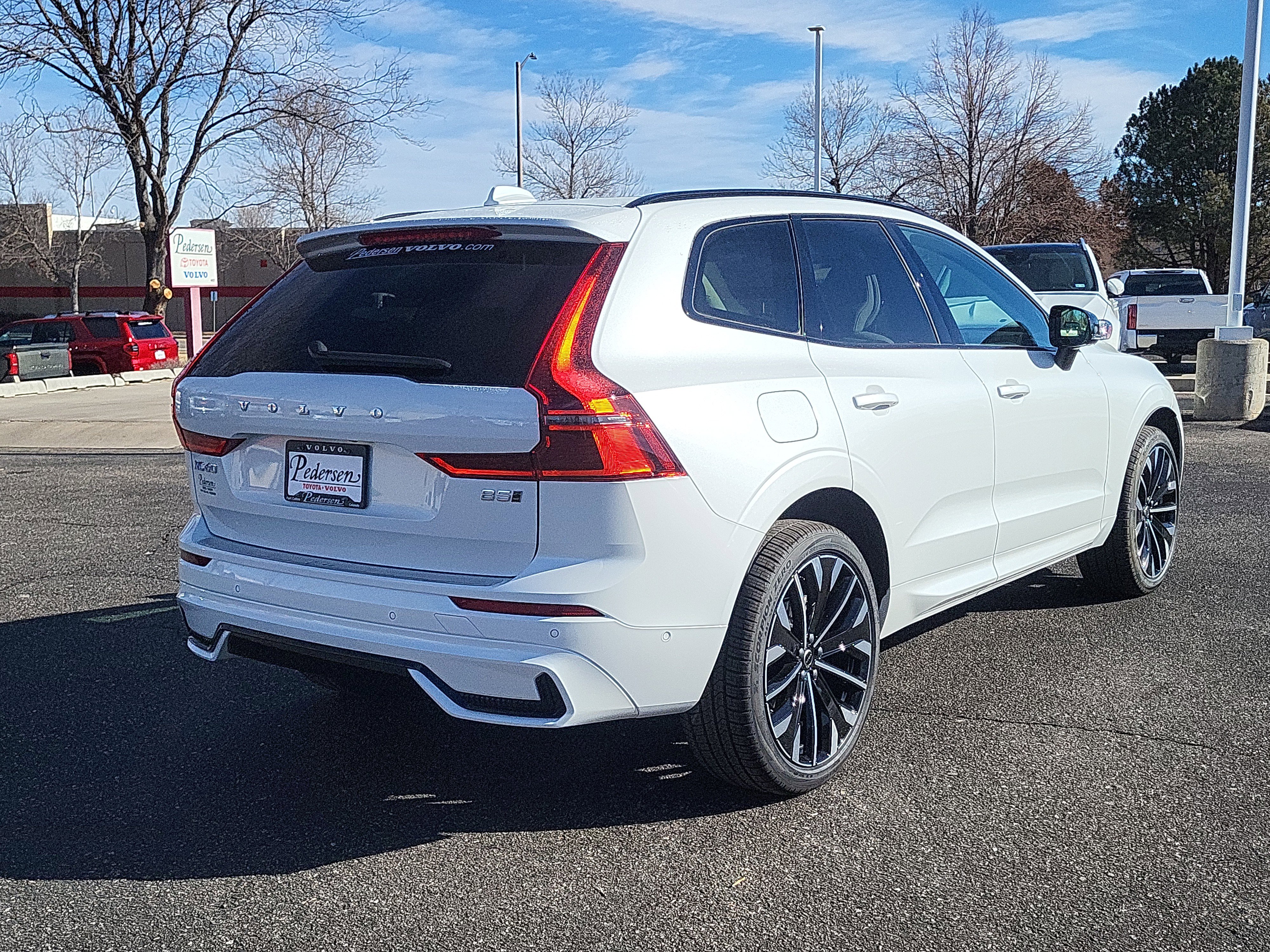 New 2026 Volvo XC60 B5 Ultra w/ Protection Package Premier image 2