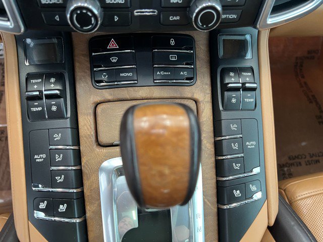 Used 2012 Porsche Cayenne Turbo AWD/4WD image 27