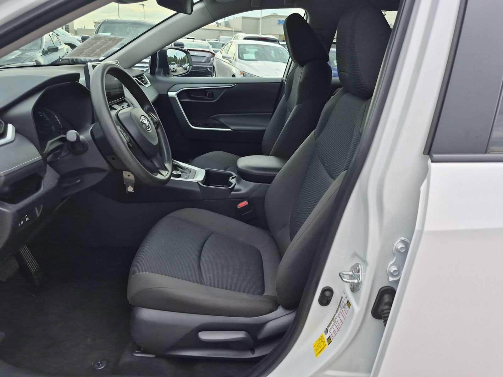 Used 2025 Toyota RAV4 LE AWD/4WD image 16