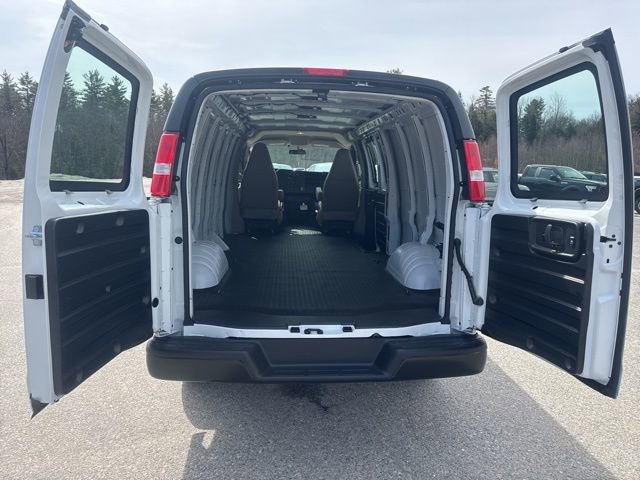 New 2026 GMC Savana 2500 Extended RWD image 21