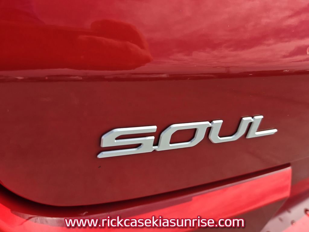 Used 2023 Kia Soul LX w/ LX Technology Package FWD image 7